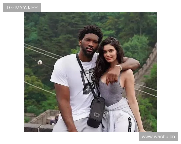 乔尔·恩比德上场像怪兽，下场拿着能买房的表走路都带风