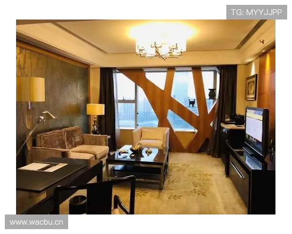 刷到马琳家客厅一拉帘的那一帧，我以为误入了五星酒店——咱们差距太大