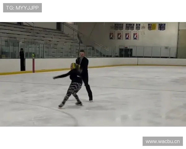 托尼娅·哈丁最新近照，手上的那只表和她冰场形象反差得让我笑不出来